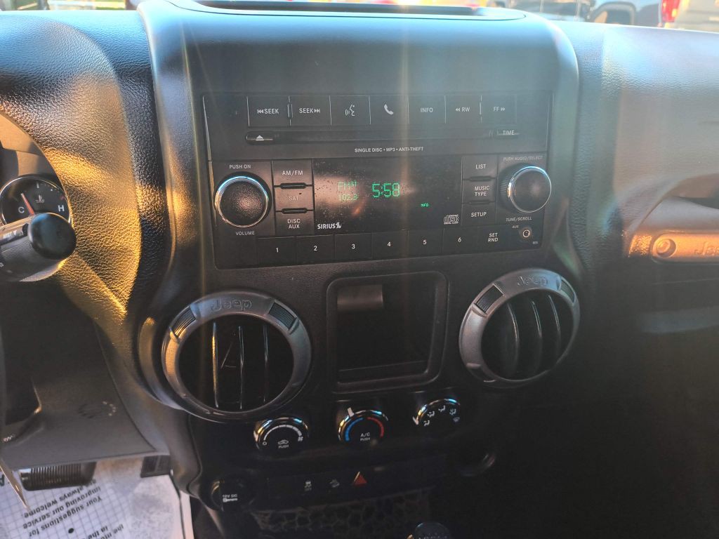 2017 Jeep Wrangler Image 18