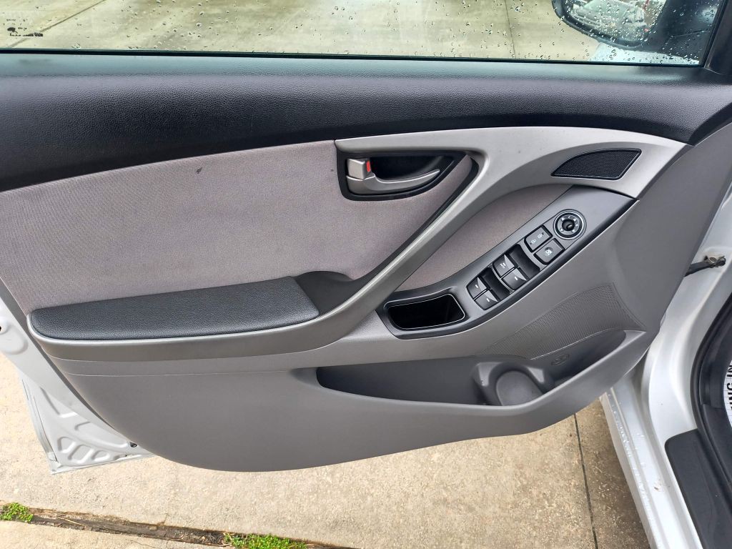 2015 Hyundai Elantra Image 11