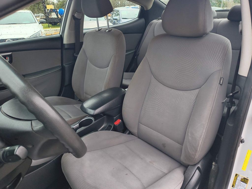 2015 Hyundai Elantra Image 13