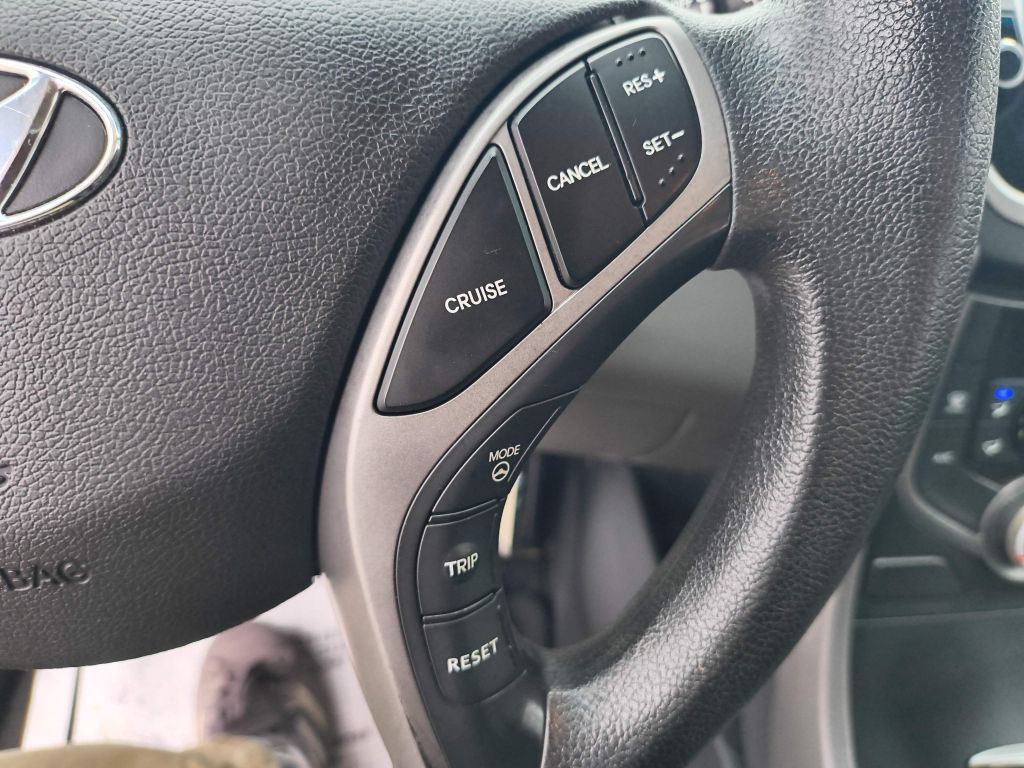 2015 Hyundai Elantra Image 16