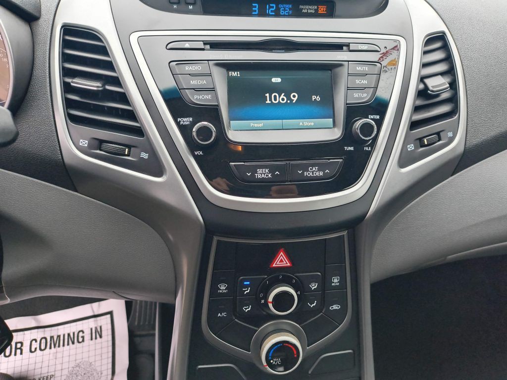 2015 Hyundai Elantra Image 18