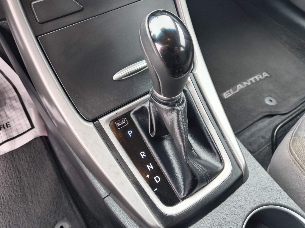 2015 Hyundai Elantra Image 20