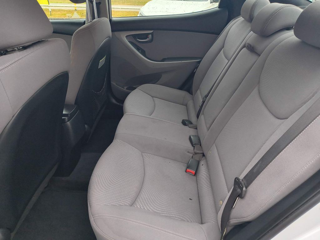 2015 Hyundai Elantra Image 21