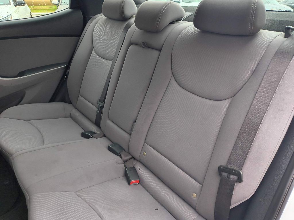 2015 Hyundai Elantra Image 23