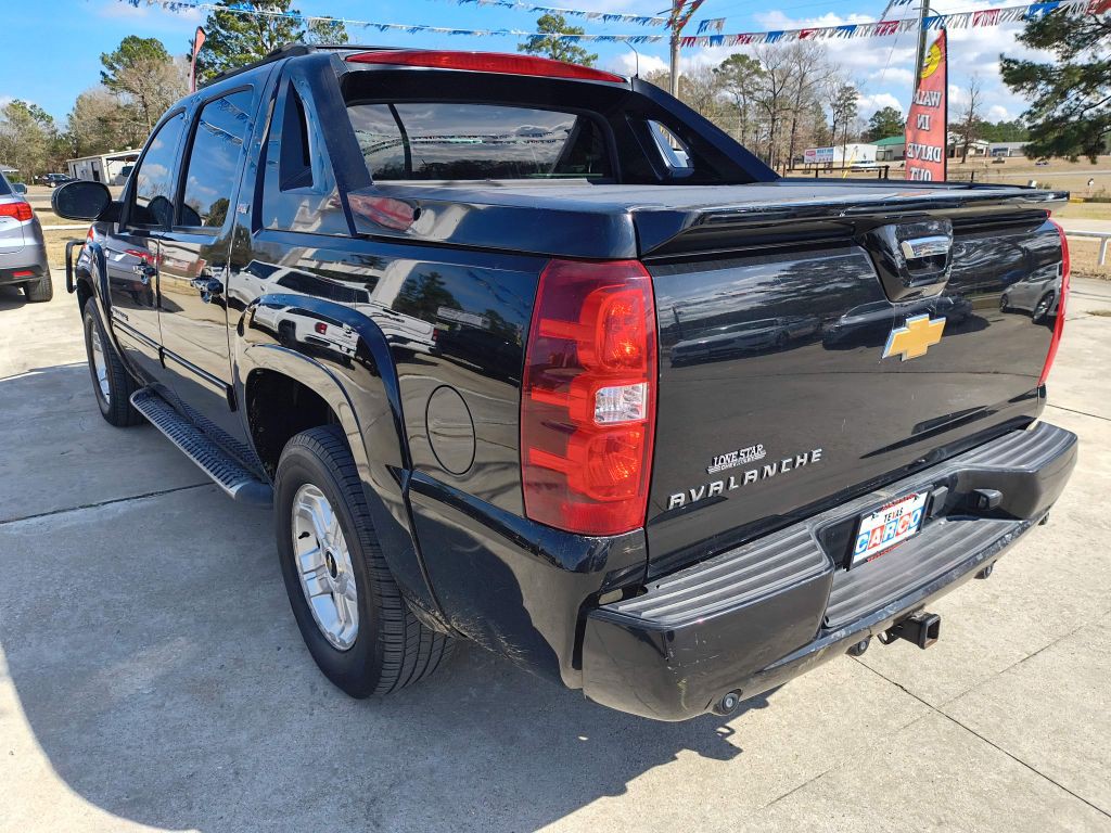 2012 Chevrolet Avalanche Image 3