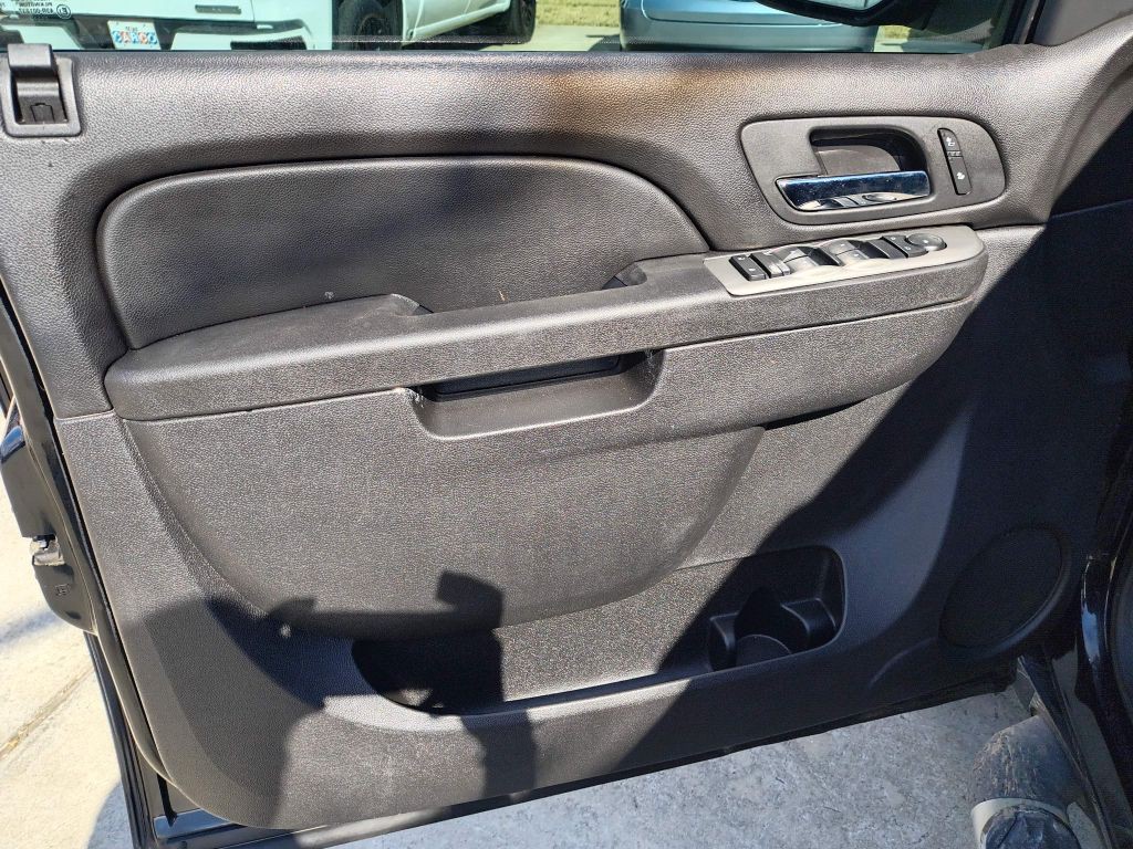 2012 Chevrolet Avalanche Image 11