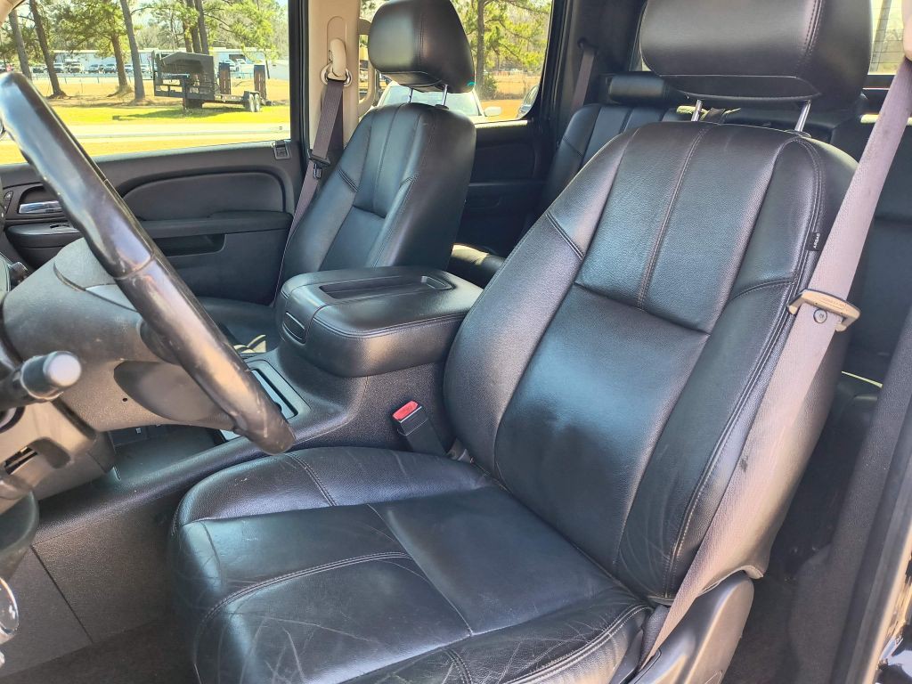 2012 Chevrolet Avalanche Image 12