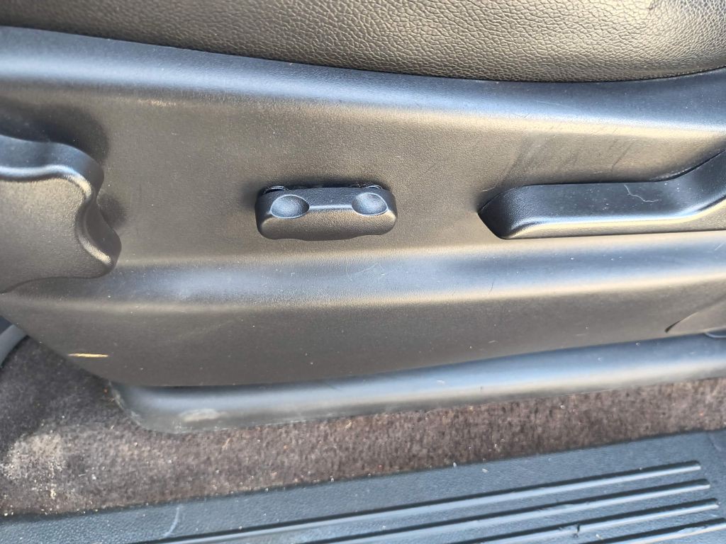 2012 Chevrolet Avalanche Image 13