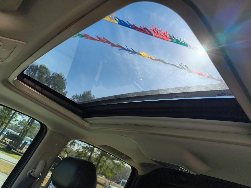 2012 Chevrolet Avalanche Image 21