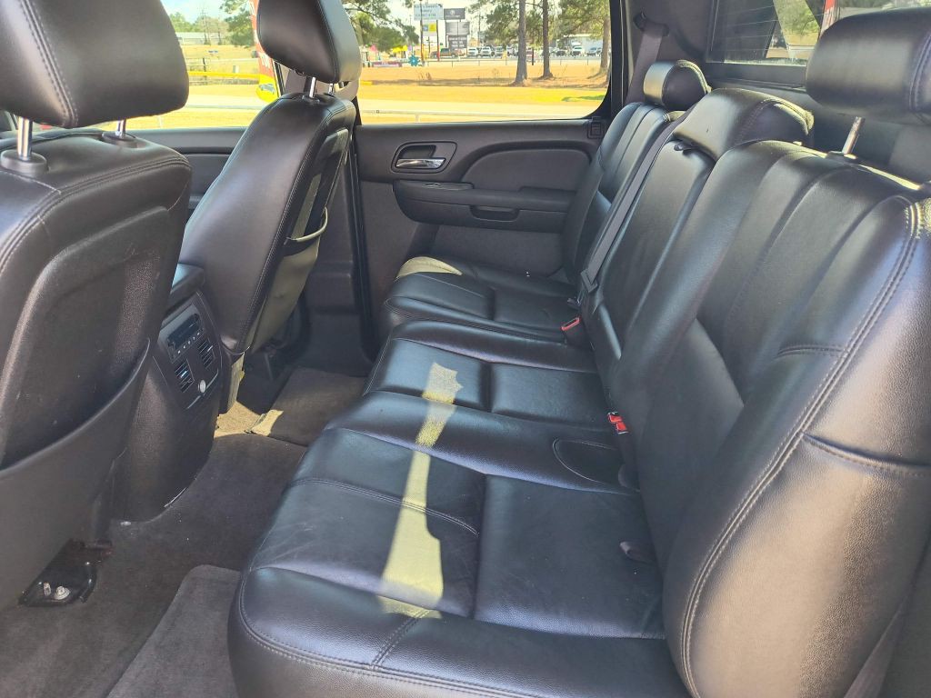 2012 Chevrolet Avalanche Image 22