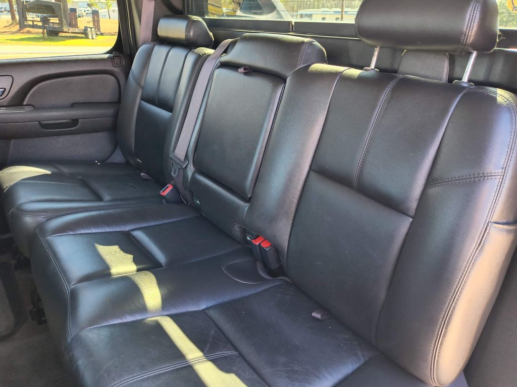 2012 Chevrolet Avalanche Image 24