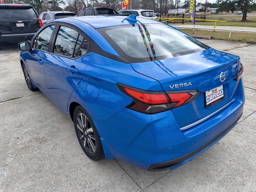 2021 Nissan Versa Image 3