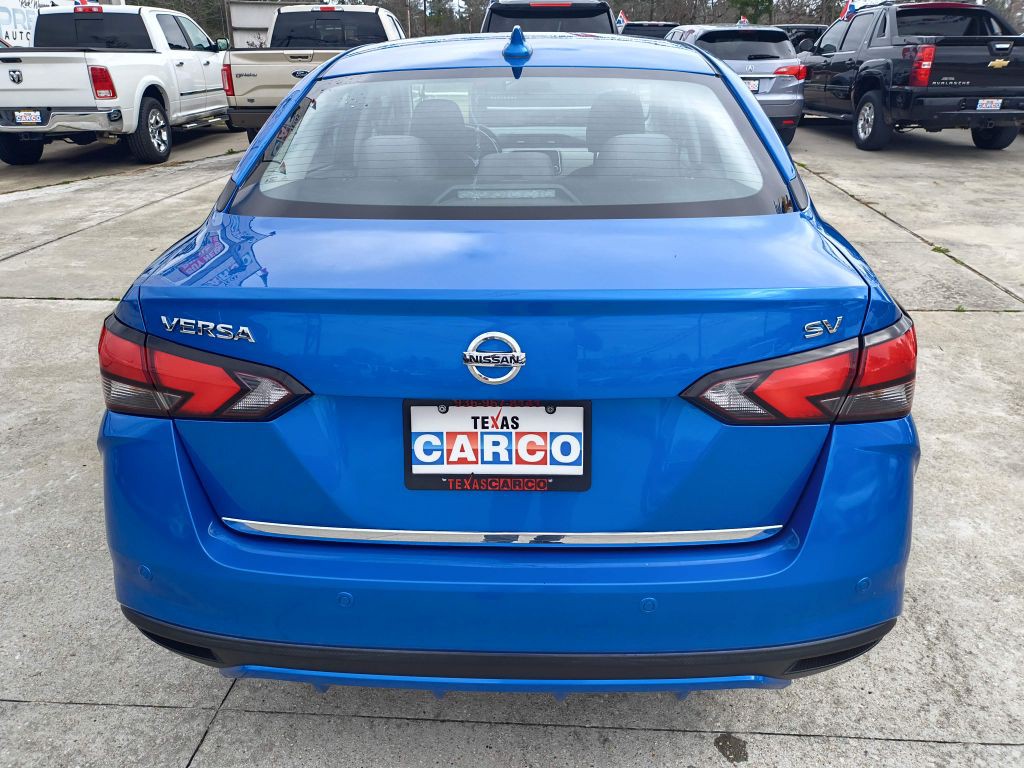 2021 Nissan Versa Image 4