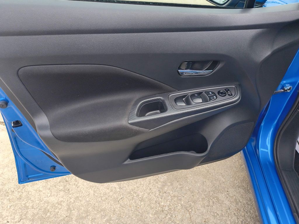 2021 Nissan Versa Image 11