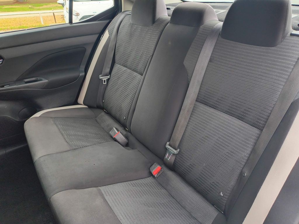 2021 Nissan Versa Image 23