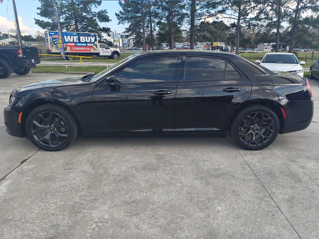 2023 Chrysler 300 Image 2