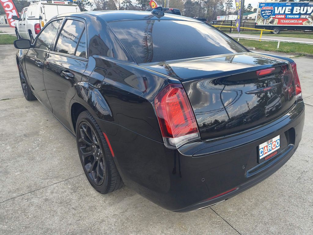 2023 Chrysler 300 Image 3