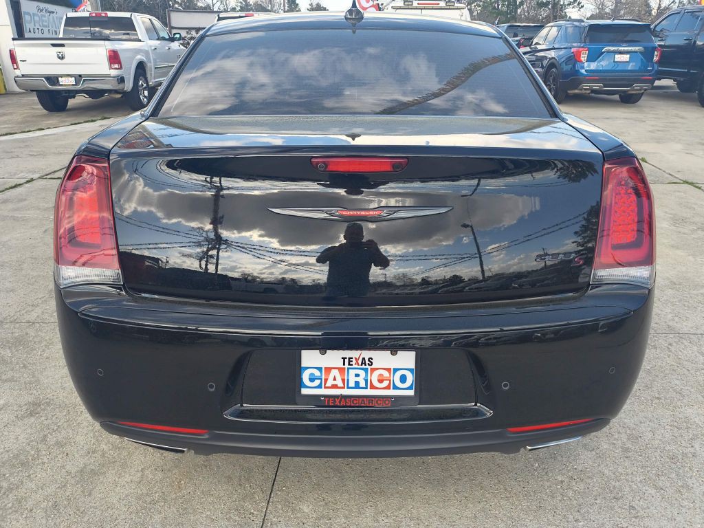 2023 Chrysler 300 Image 4