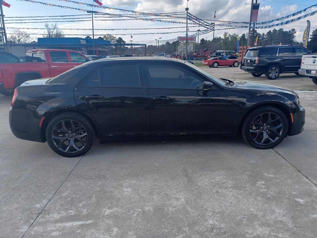 2023 Chrysler 300 Image 6