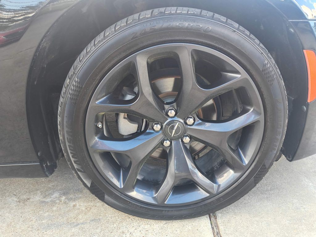 2023 Chrysler 300 Image 9