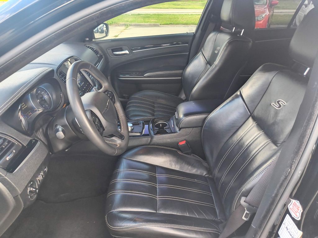 2023 Chrysler 300 Image 11