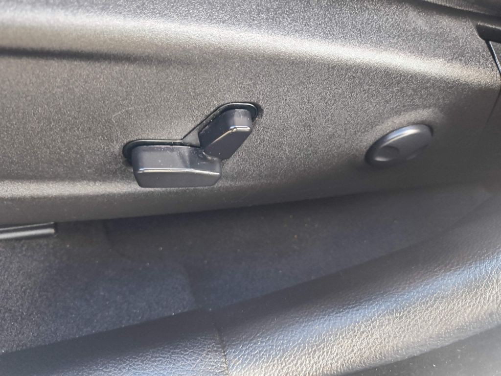 2023 Chrysler 300 Image 12