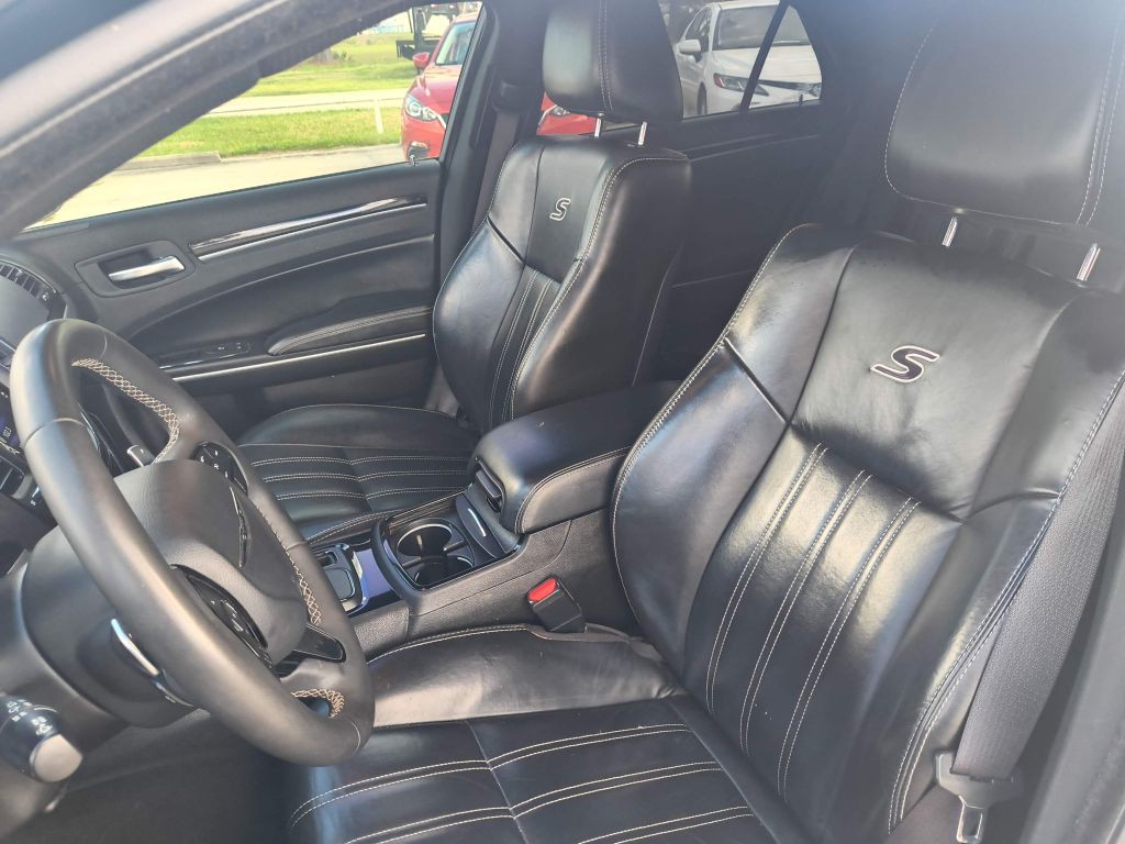 2023 Chrysler 300 Image 13