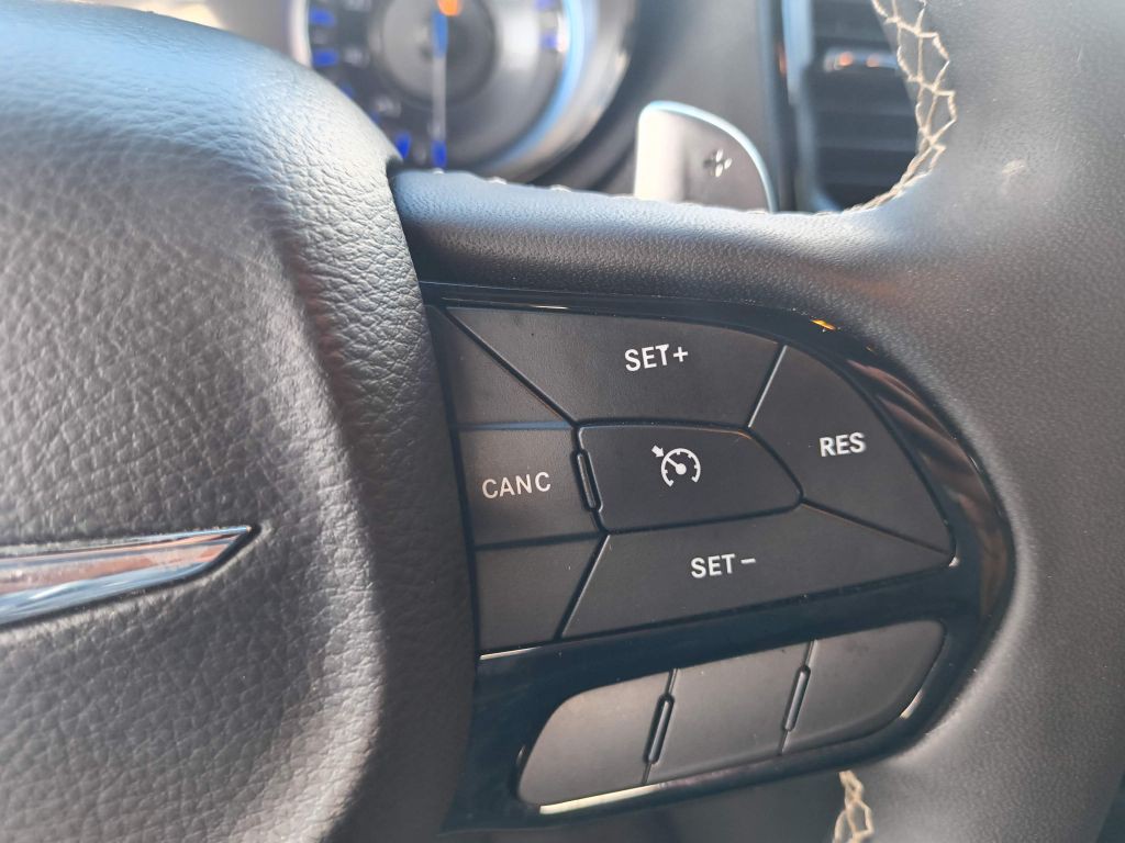 2023 Chrysler 300 Image 16