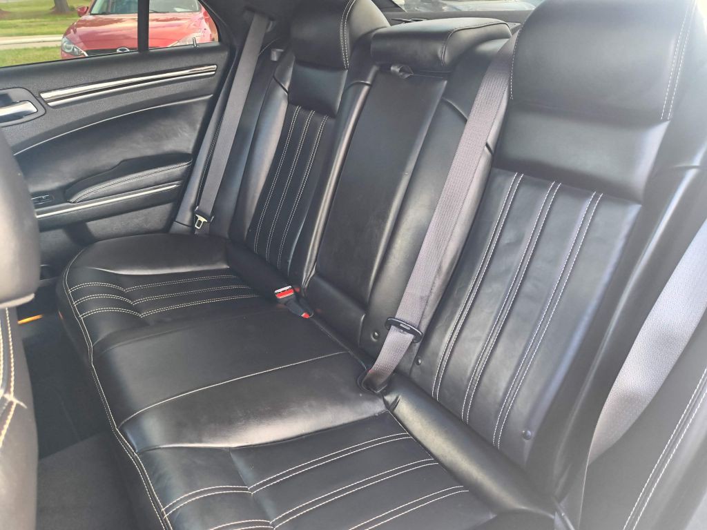 2023 Chrysler 300 Image 25