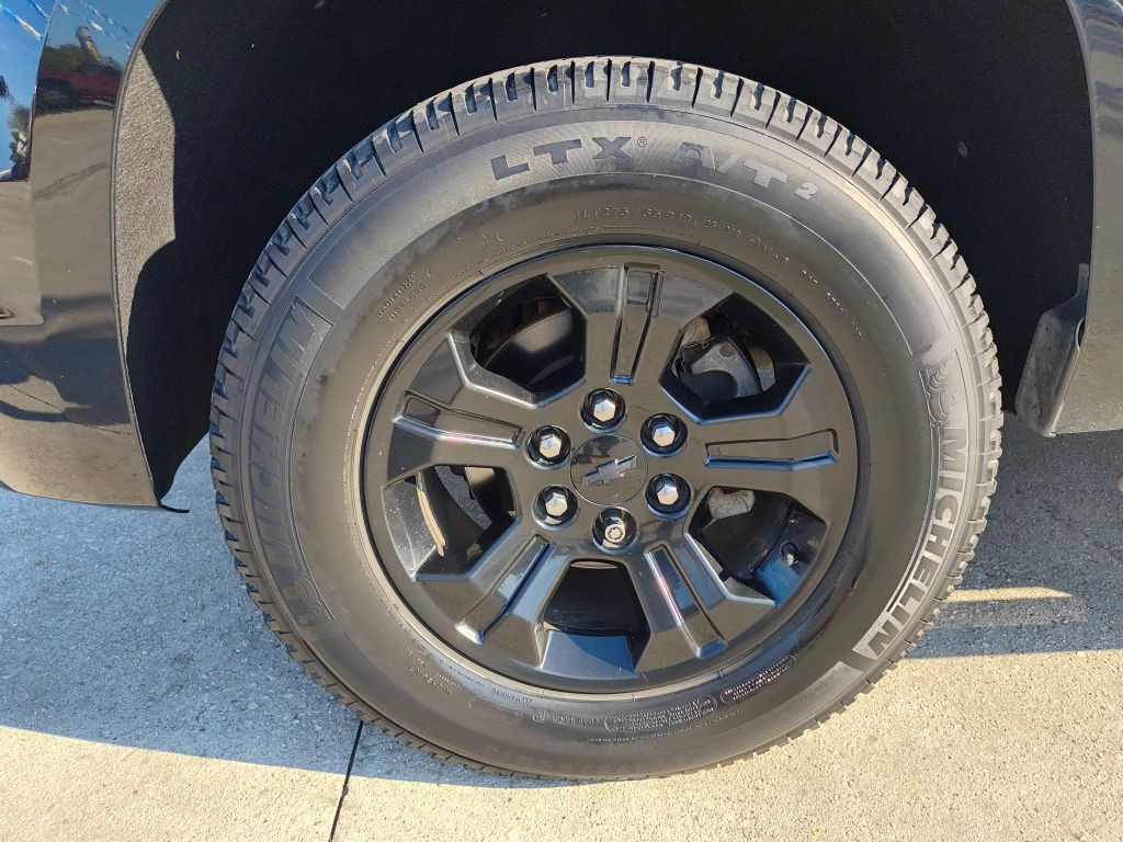 2017 Chevrolet Suburban Image 9