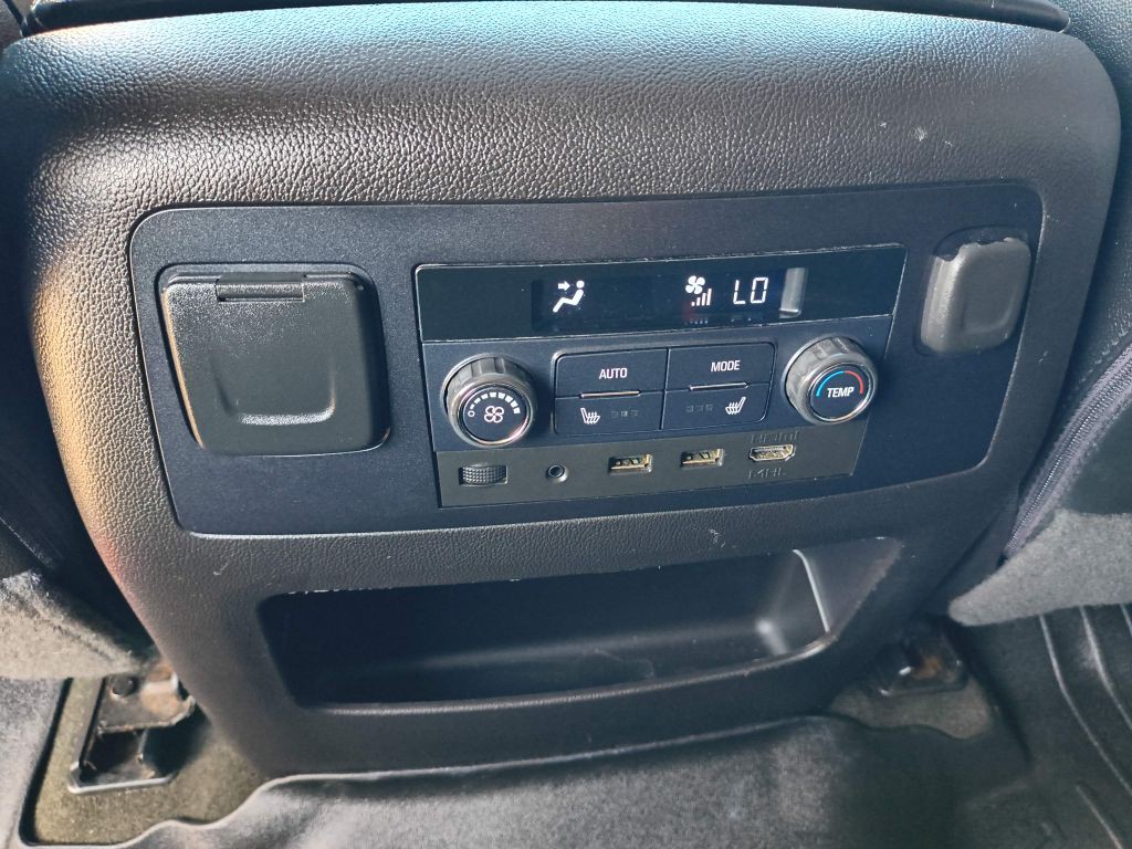 2017 Chevrolet Suburban Image 29