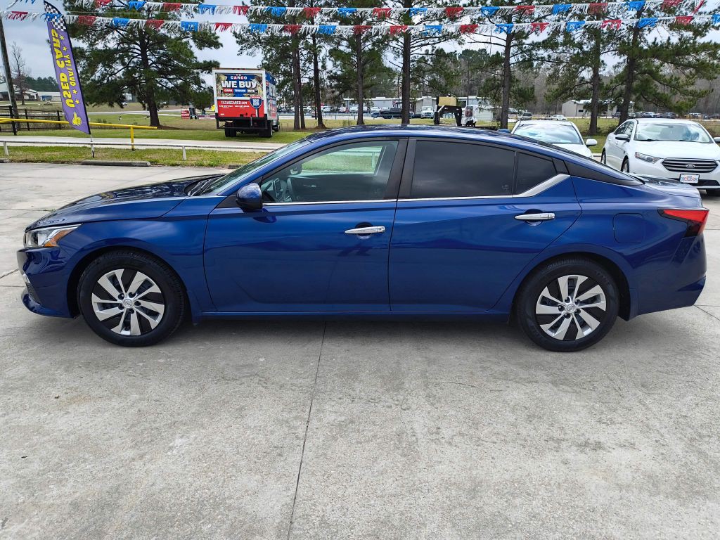 2020 Nissan Altima Image 2