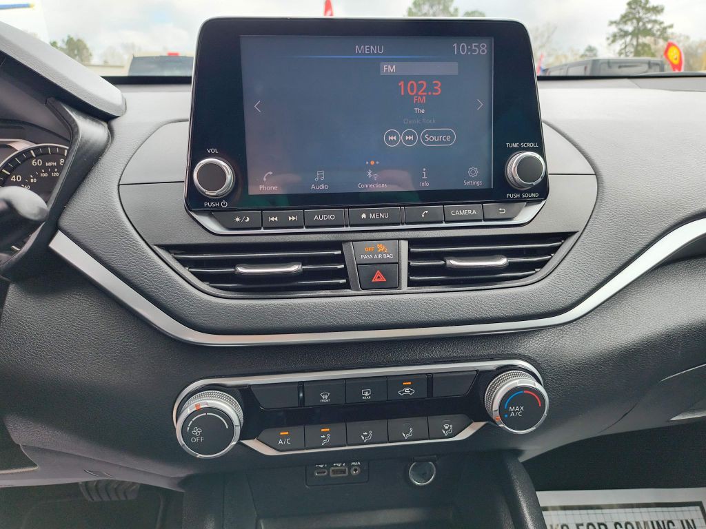 2020 Nissan Altima Image 19