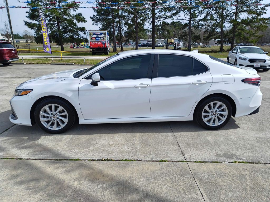 2022 Toyota Camry Image 2