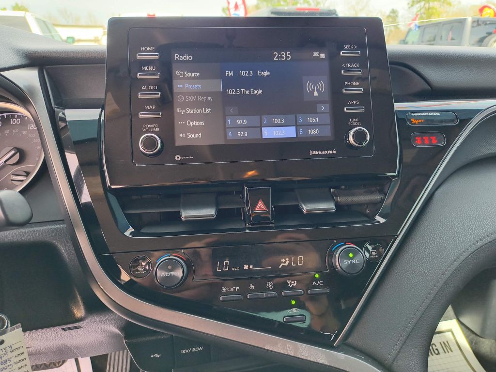 2022 Toyota Camry Image 19