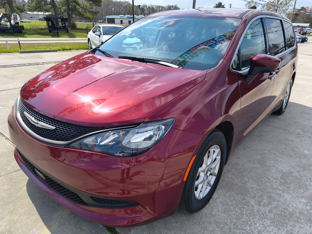 2023 Chrysler Voyager Image 1