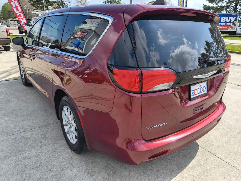 2023 Chrysler Voyager Image 3
