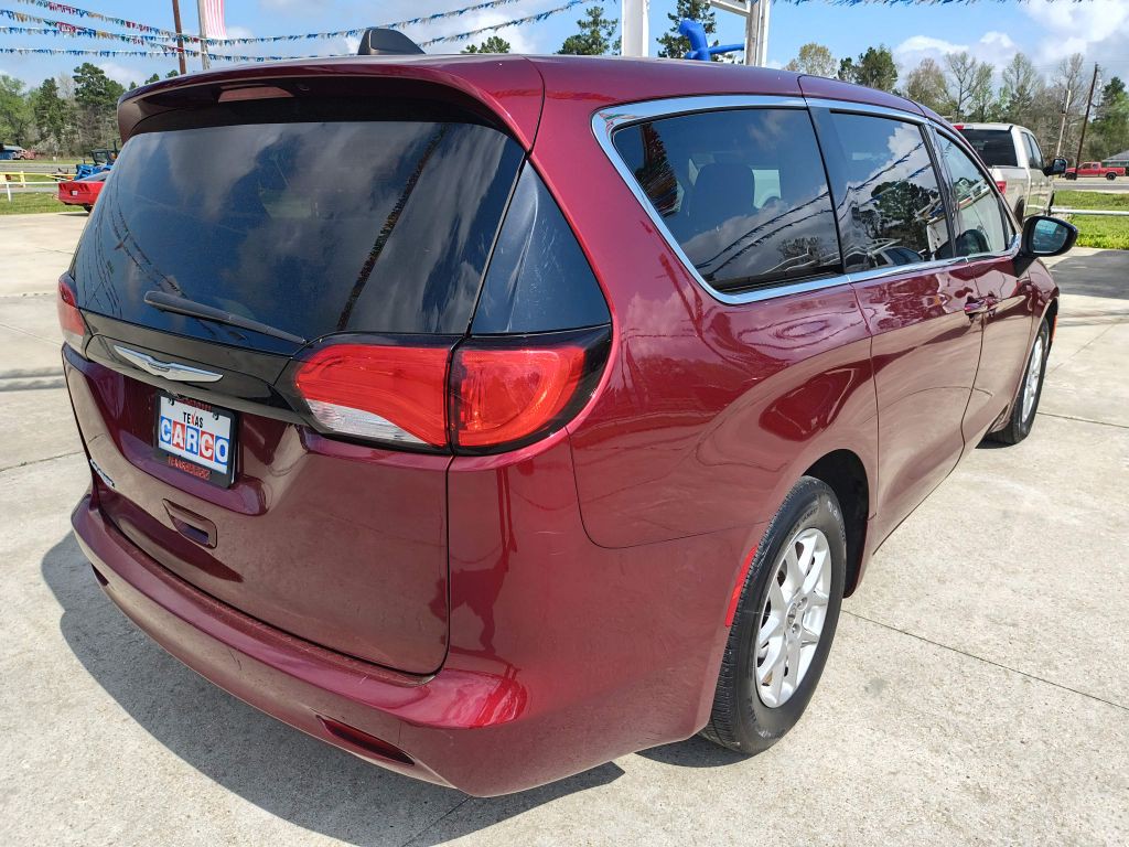 2023 Chrysler Voyager Image 5