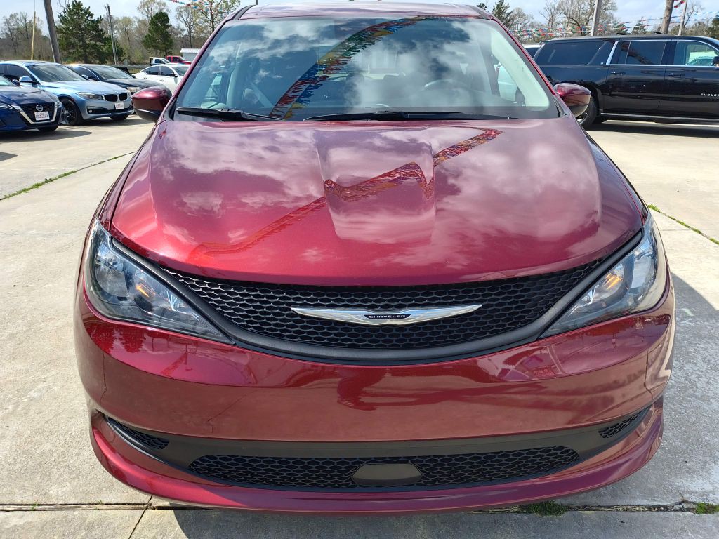 2023 Chrysler Voyager Image 8