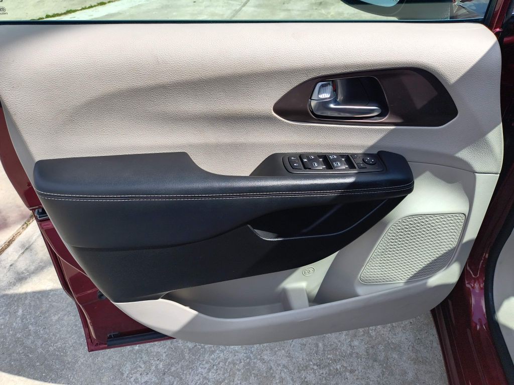 2023 Chrysler Voyager Image 11