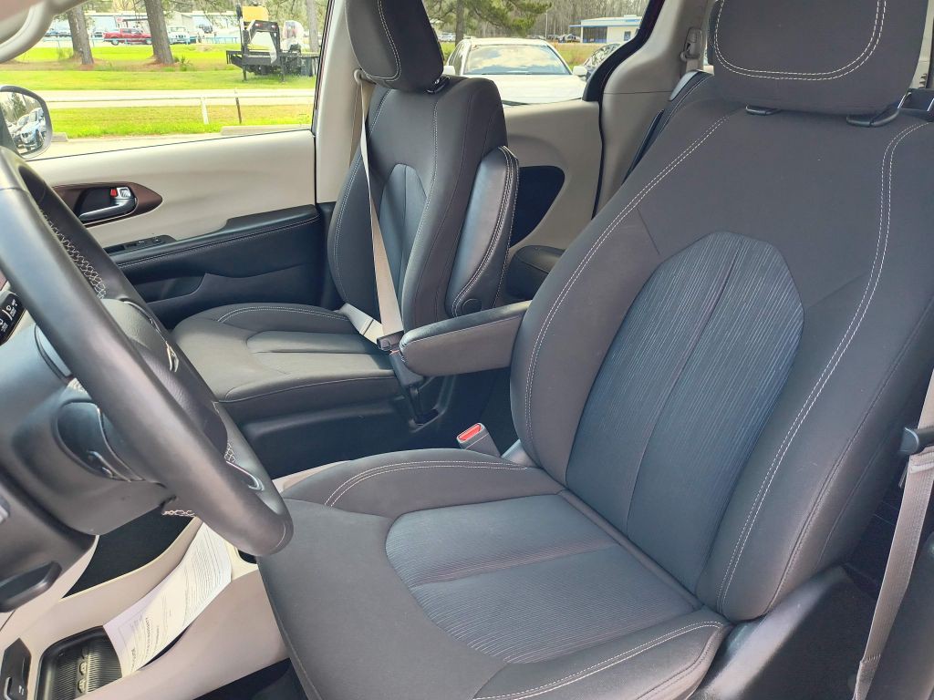 2023 Chrysler Voyager Image 14