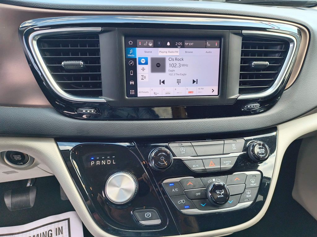 2023 Chrysler Voyager Image 19