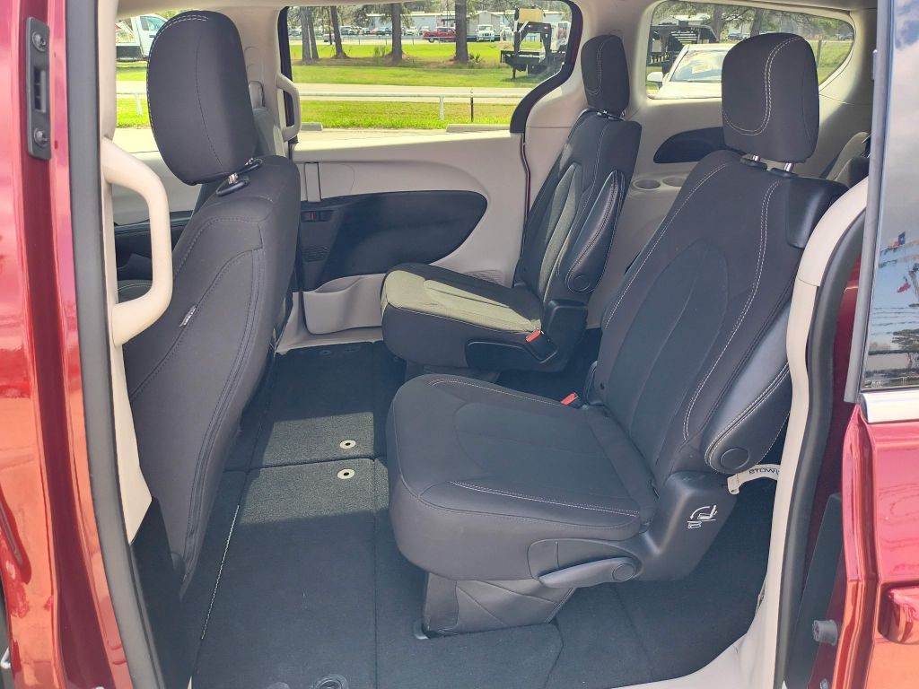 2023 Chrysler Voyager Image 23