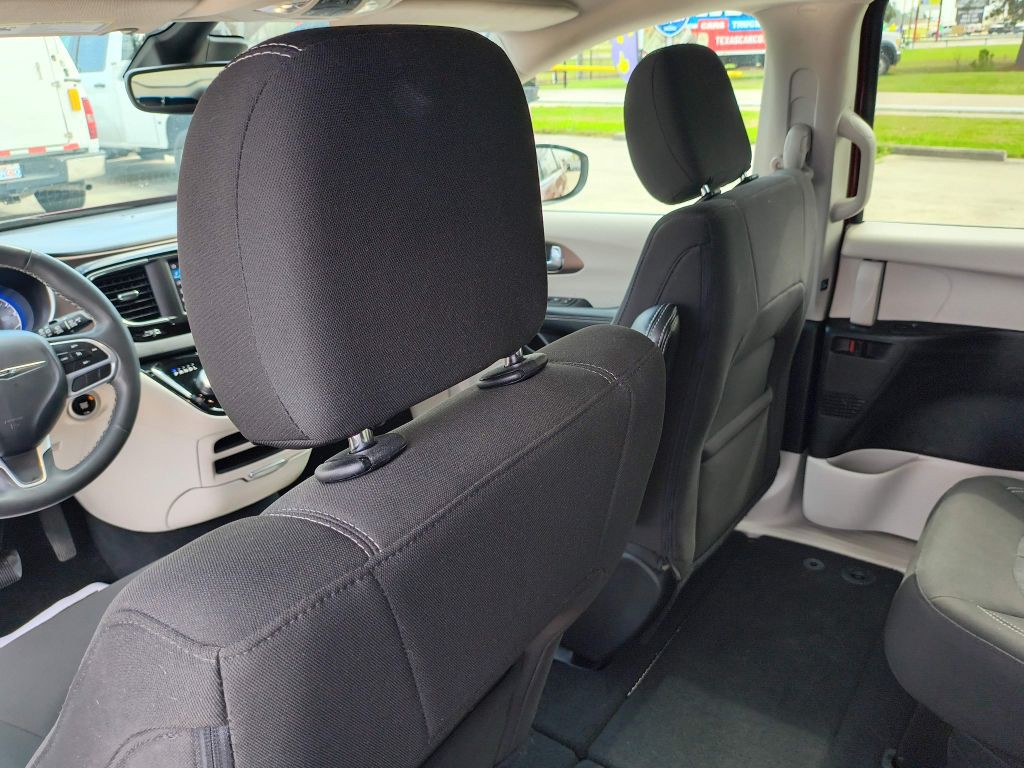 2023 Chrysler Voyager Image 24