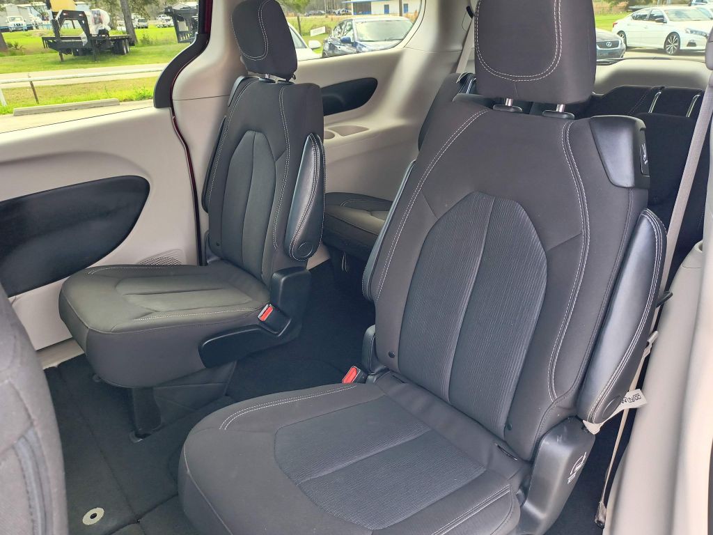 2023 Chrysler Voyager Image 25