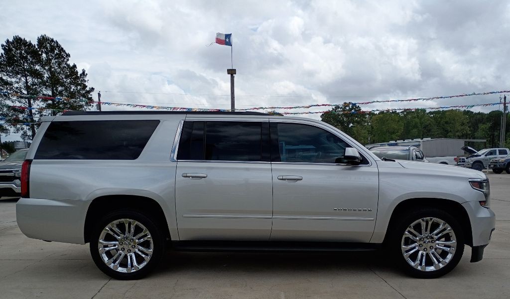 2016 Chevrolet Suburban Image 3
