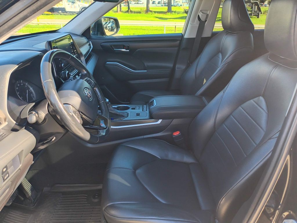 2021 Toyota Highlander Image 12
