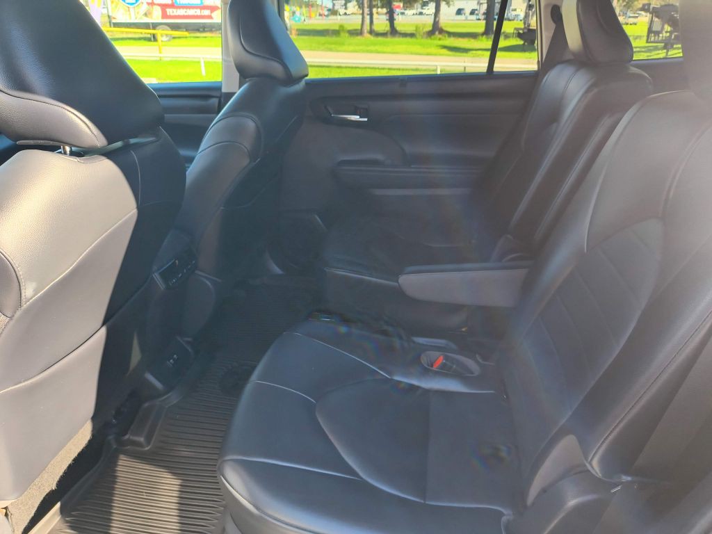 2021 Toyota Highlander Image 24