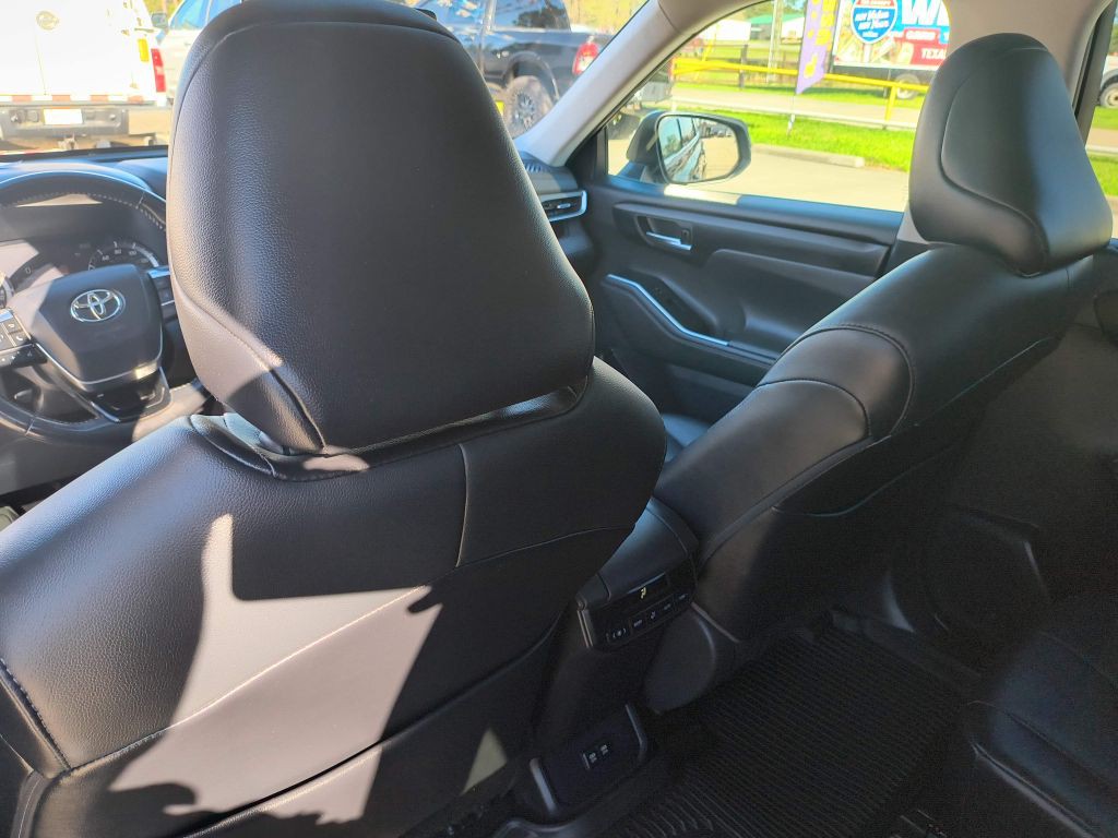 2021 Toyota Highlander Image 25