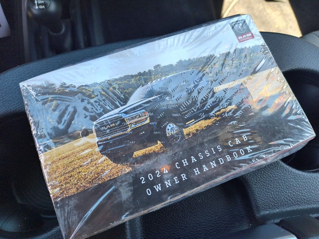 2024 RAM 3500 Image 33